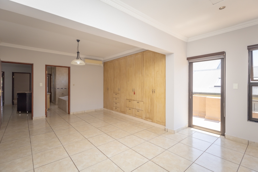 6 Bedroom Property for Sale in The Coves North West